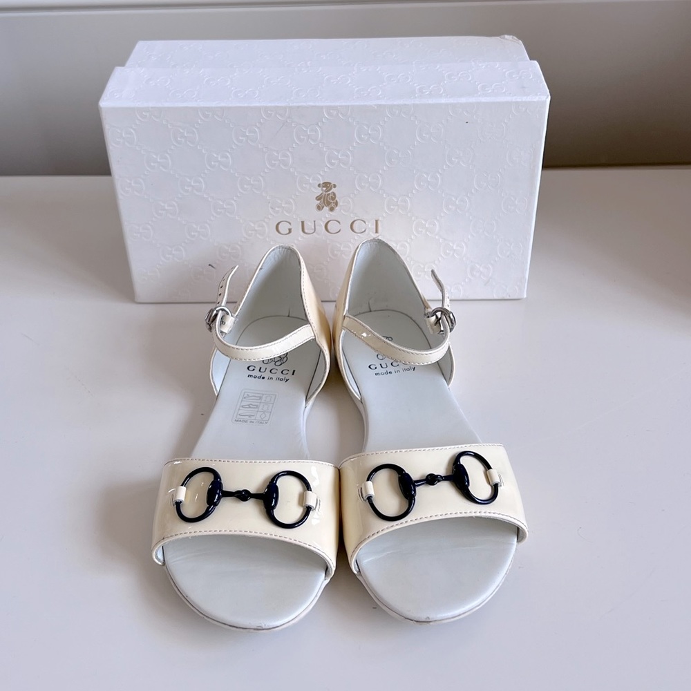 Gucci White Sandals with Buckle.  Horsebit detail. kids size 32
